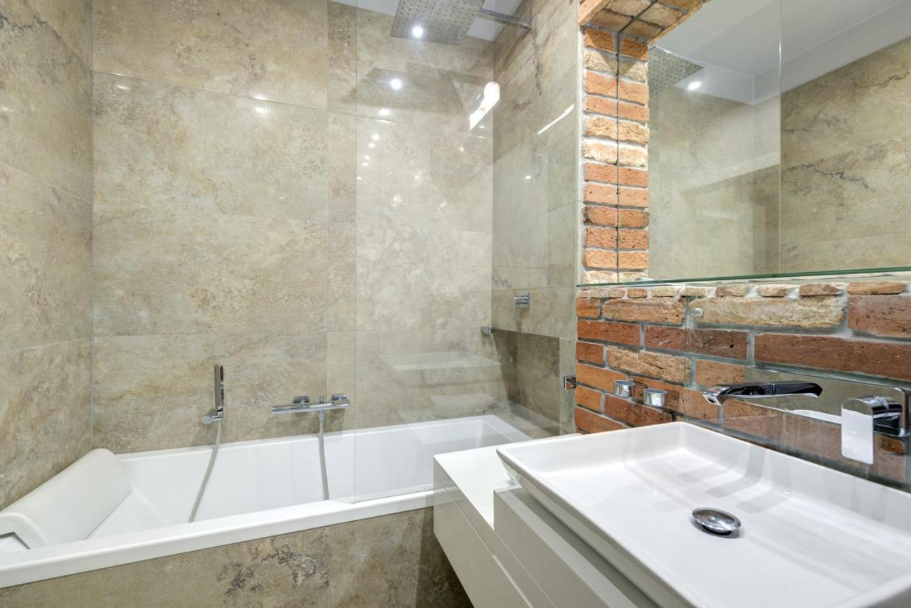 3 City Apartments - Waterlane Valhalla غدانسك المظهر الخارجي الصورة